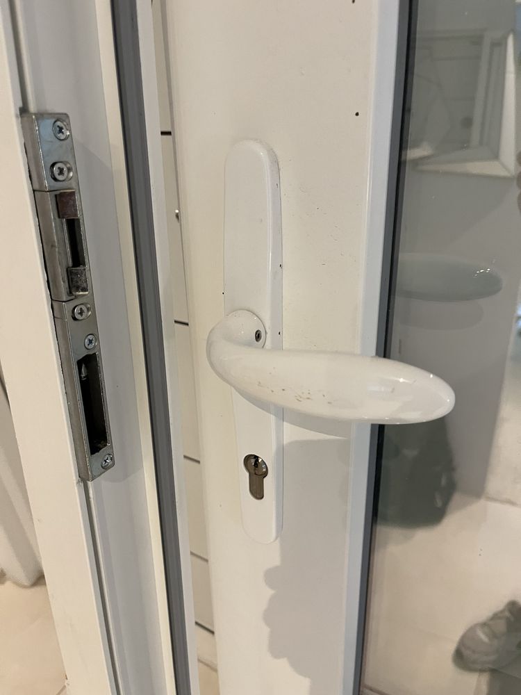 PVC врата (дясно отваряне)