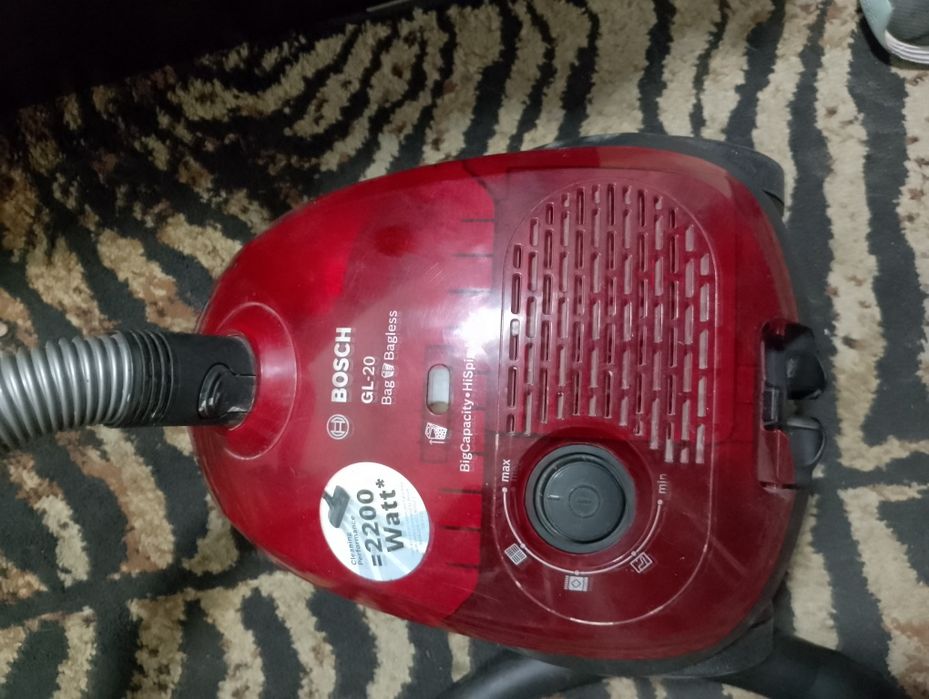 Aspirator Bosch puternic 2200w defect