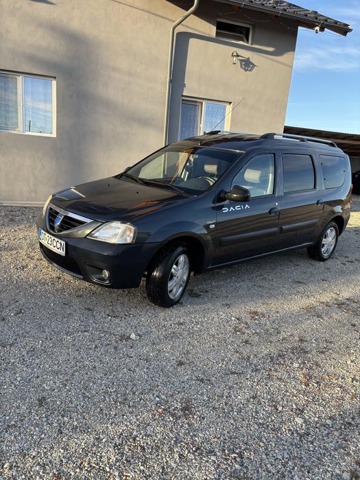Vând Dacia Logan