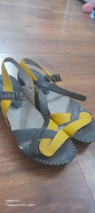 Продам босоножки