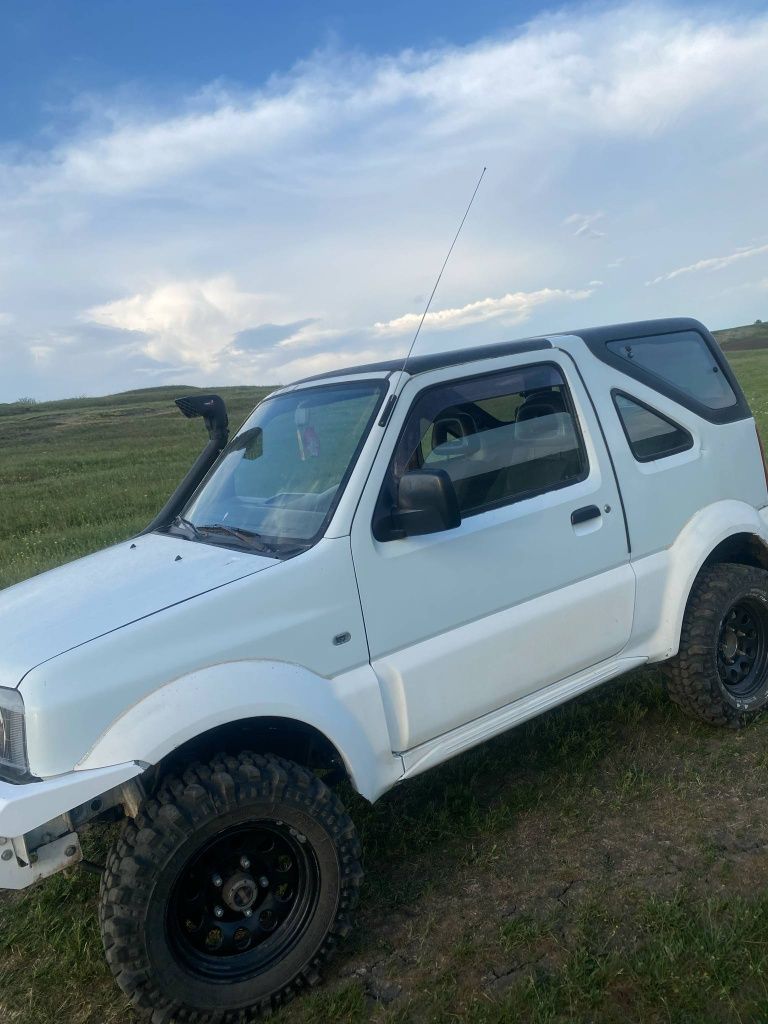 Vând suzuki jimny