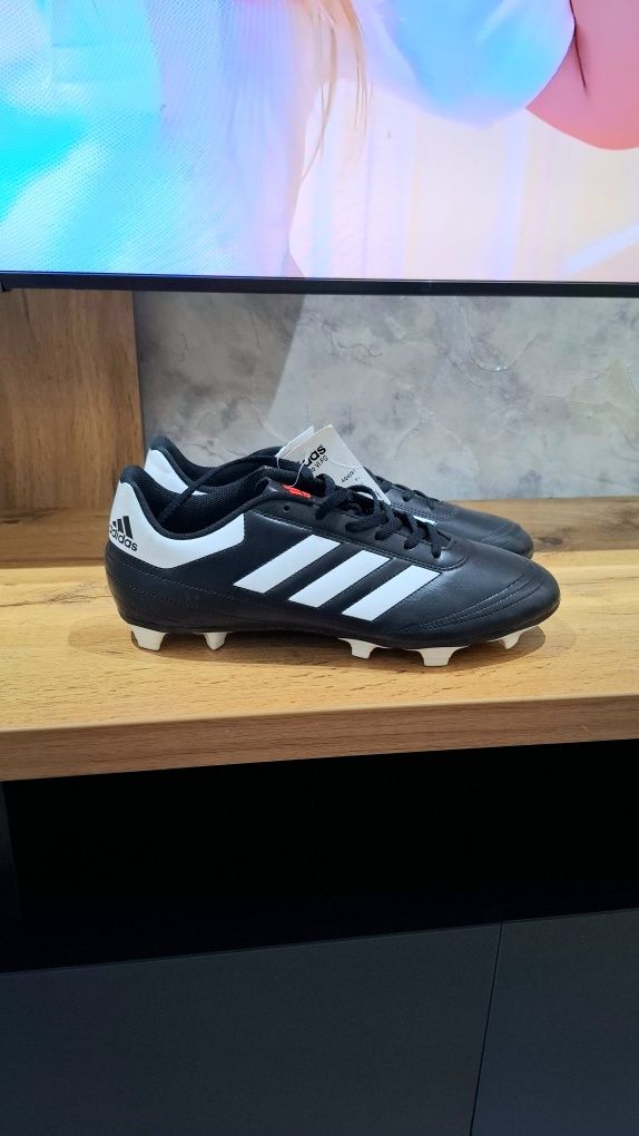 Новые футбольные бутсы Adidas