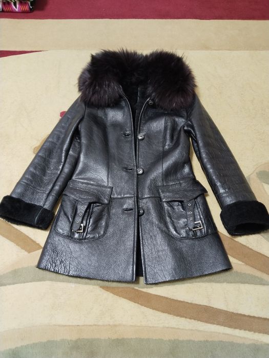 Продам кожанную дублёнку в отличном состояний.Размер 42-44.Цена.5000тг