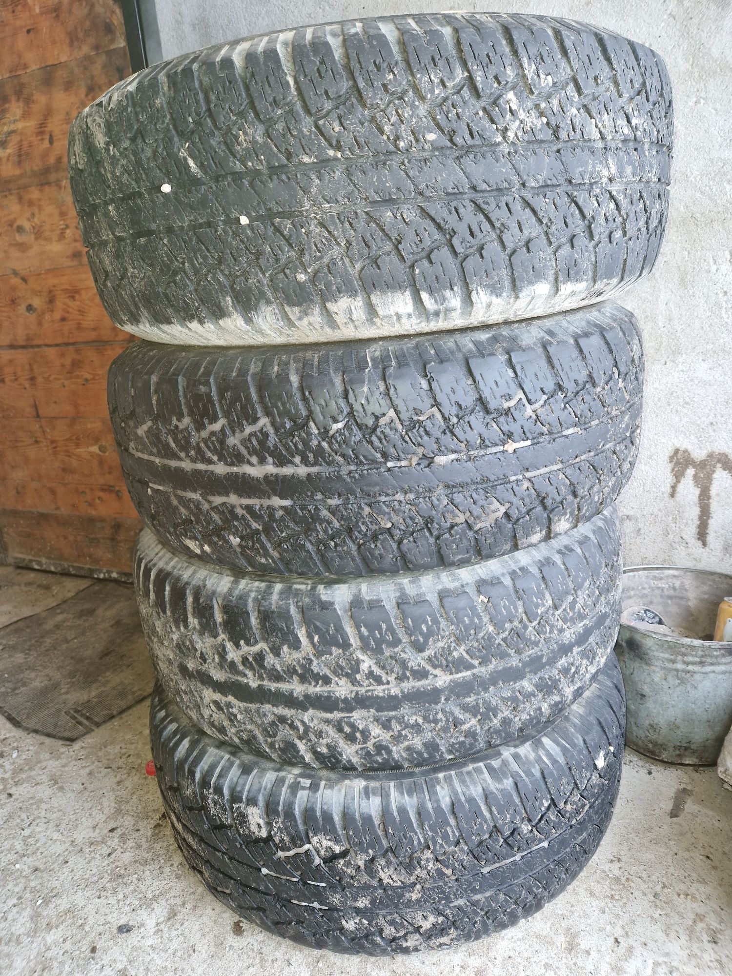 265/70 R15 шины 4 штука цена 40000 тысяч