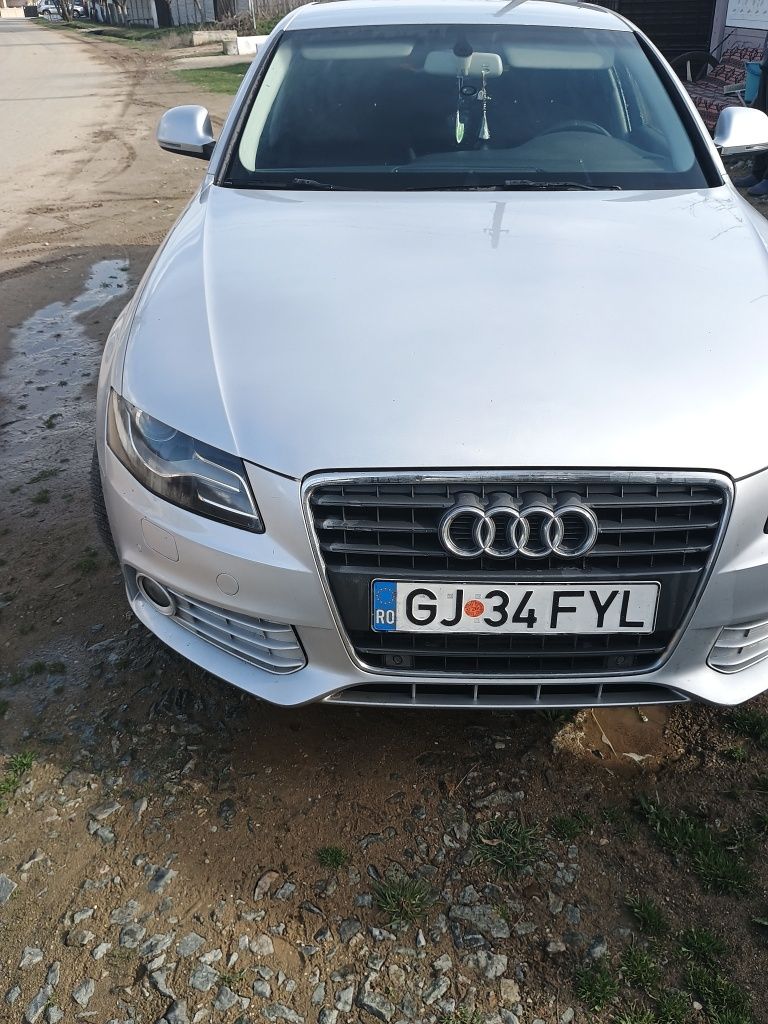 Vând audi A4 stare buna , prețul este de 6300 euro