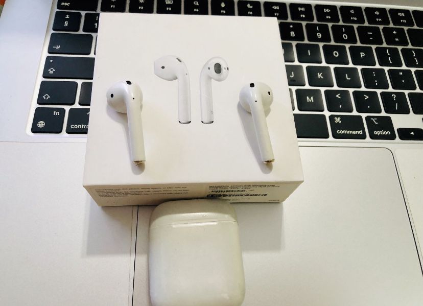AirPods Apple Gen 2 – Originale, cu cutie – 274,99 lei NEGOCIABIL