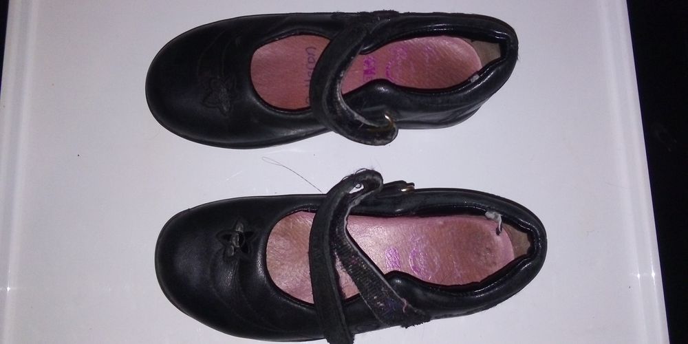 Обувки за момиче, 26 н-р, 8 бр. за 9 лв.