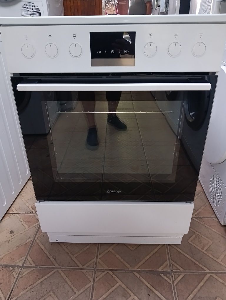 Висок клас свободно стояща печка с керамичен плот Gorenje с Гаранция!