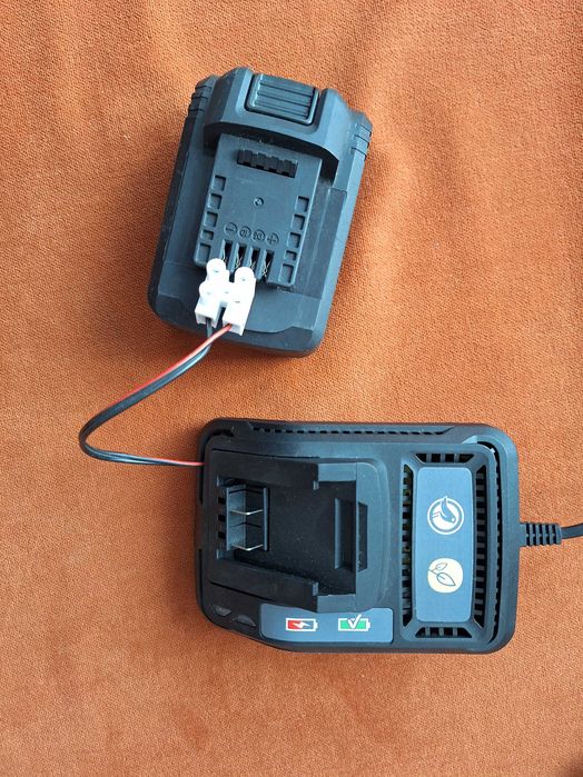 Incarcator pentru acumulatori 20V MyProject, nou, - adaptat