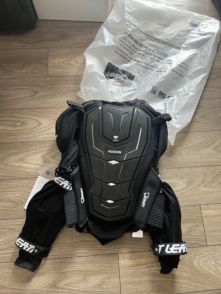Ризници neck brace Leatt екип Raven