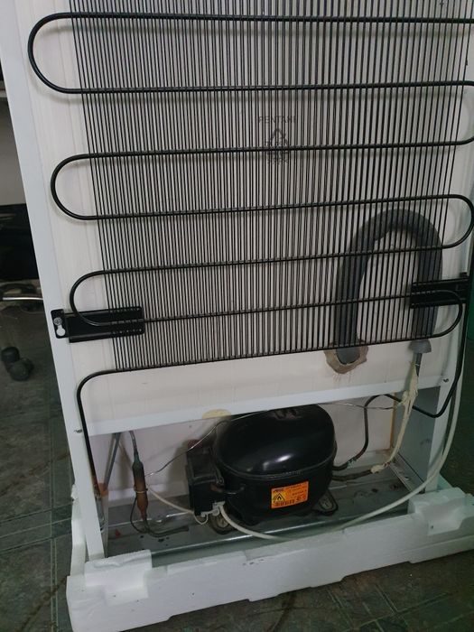 Vând Congelator vertical 6 sertare Zanussi