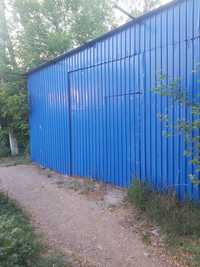 Продам гараж из синего проф листа  10 м на 5 м на разбор  один милион
