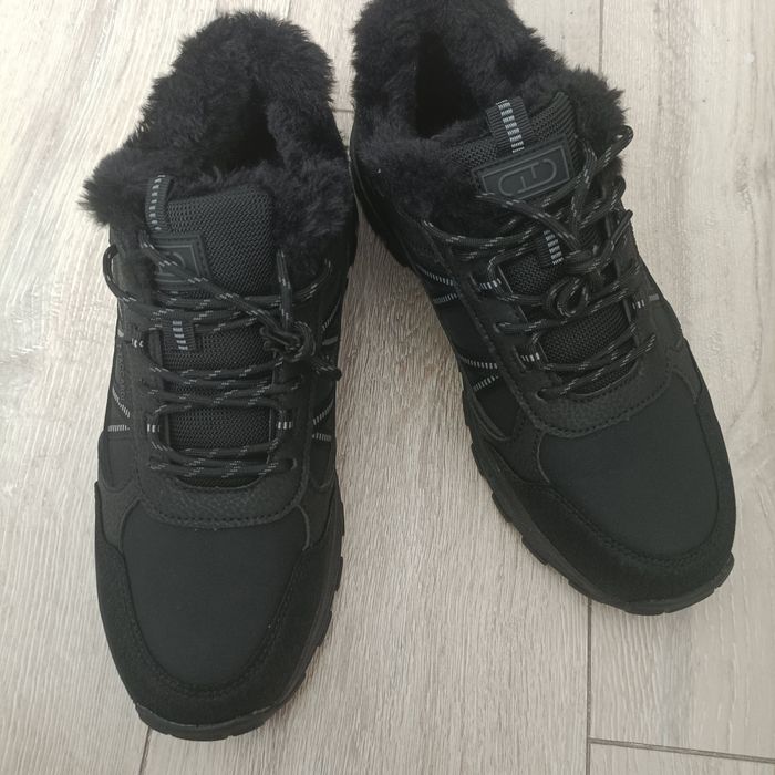 Продам зимнию обувь