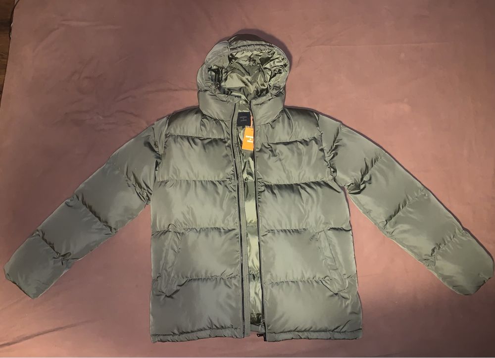 Чисто ново 100% Оригинално мъжко яке SUPERDRY. Размер М.