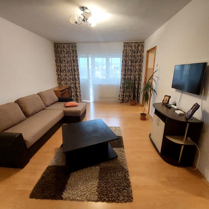 Închiriez garsoniera