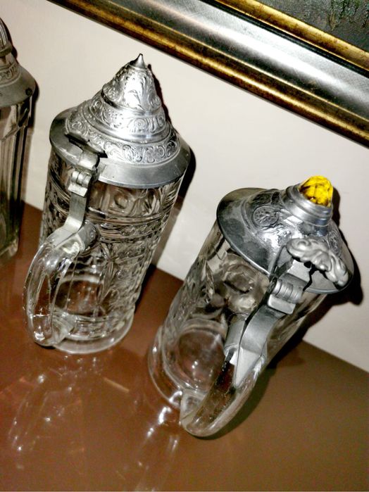 Халби стъклени капаци от калай маркирани с вдигнато дъно от колекция