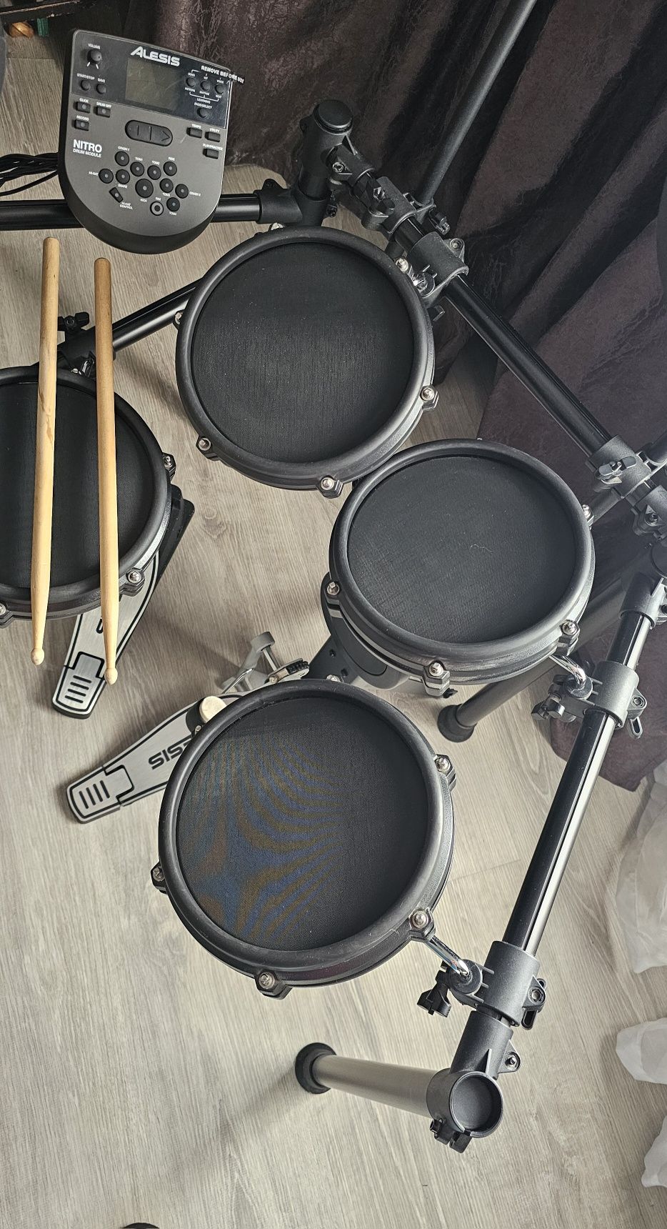 Барабанная установка Alesis