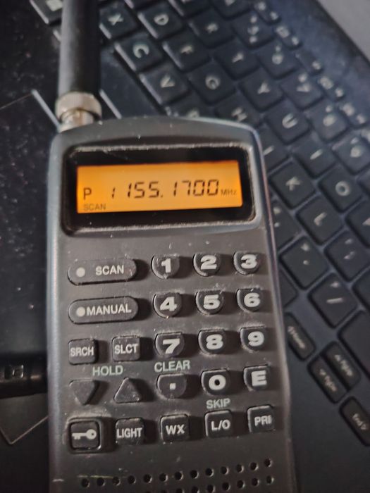 Uniden 8 benzi scan , perfect functional