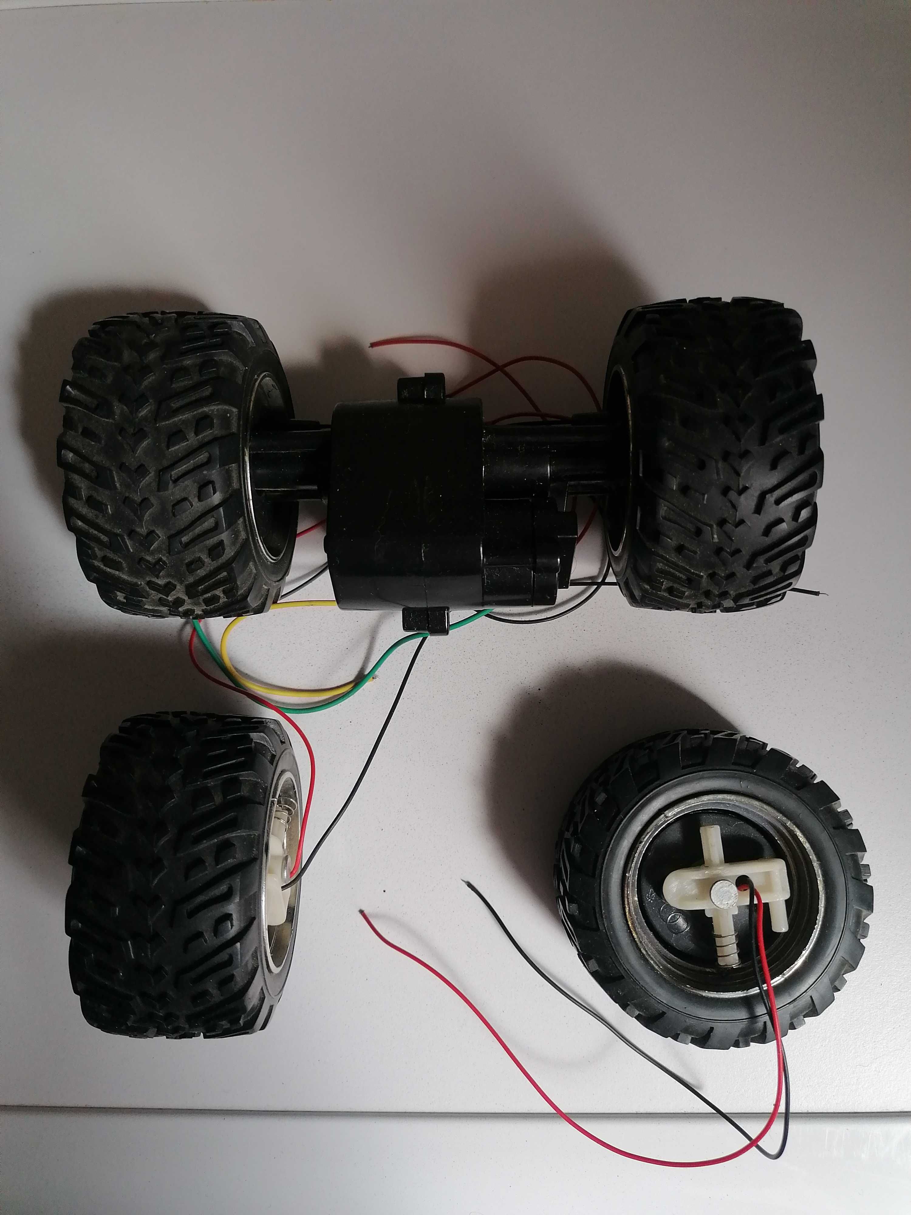 Set roti masina / masina teleghidata / masina robot Arduino
