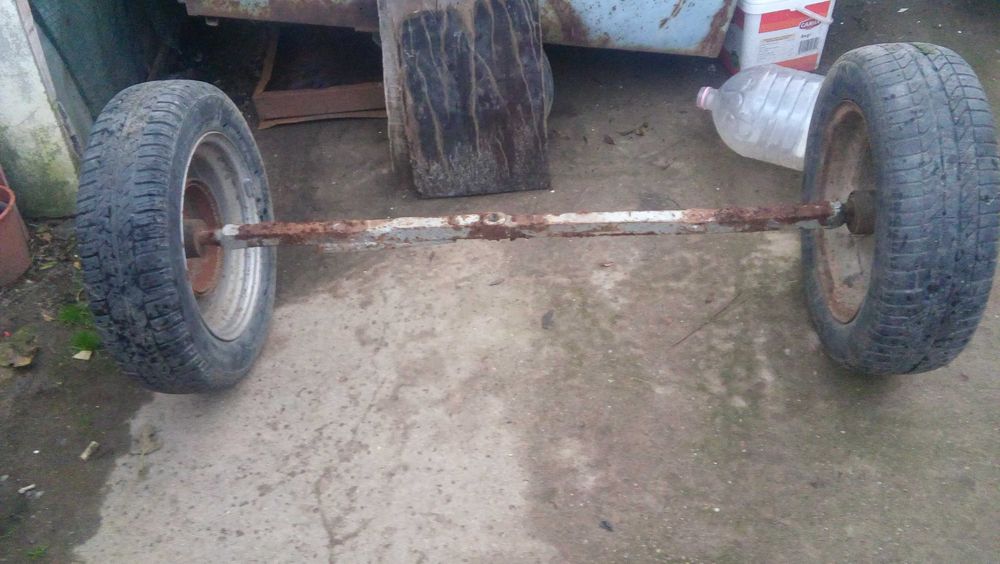 продава се колесно ремарке и отделно ос със джанти,и още една каруца