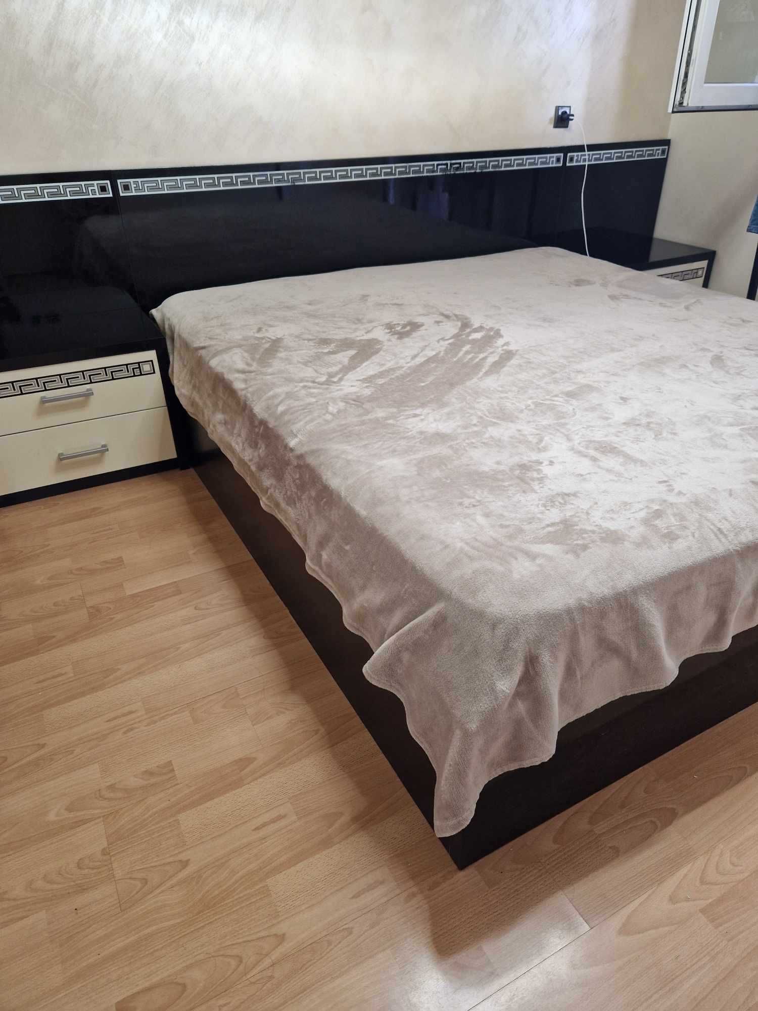 Продавам комплект спалня,гардероб,скрин, 2 бр. Нощни шкафчета !