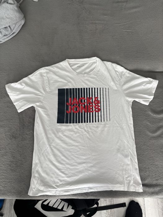 Тениски и екипи.