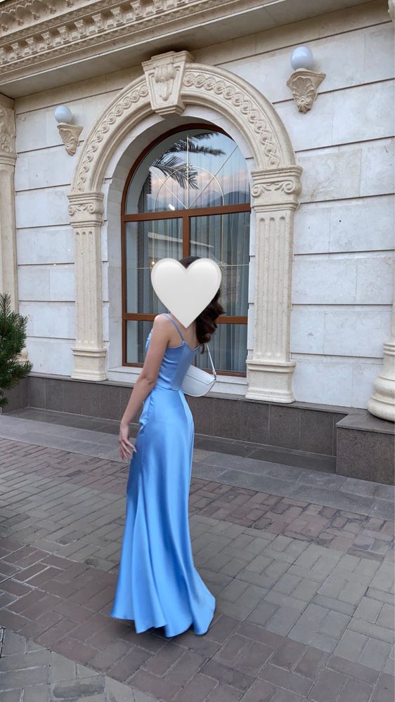 Шикарное платье нежно-голубого цвета