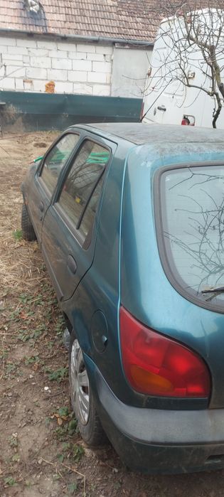 Piese ford fiesta 2001 ,4 uși ,benzină motor 1,3