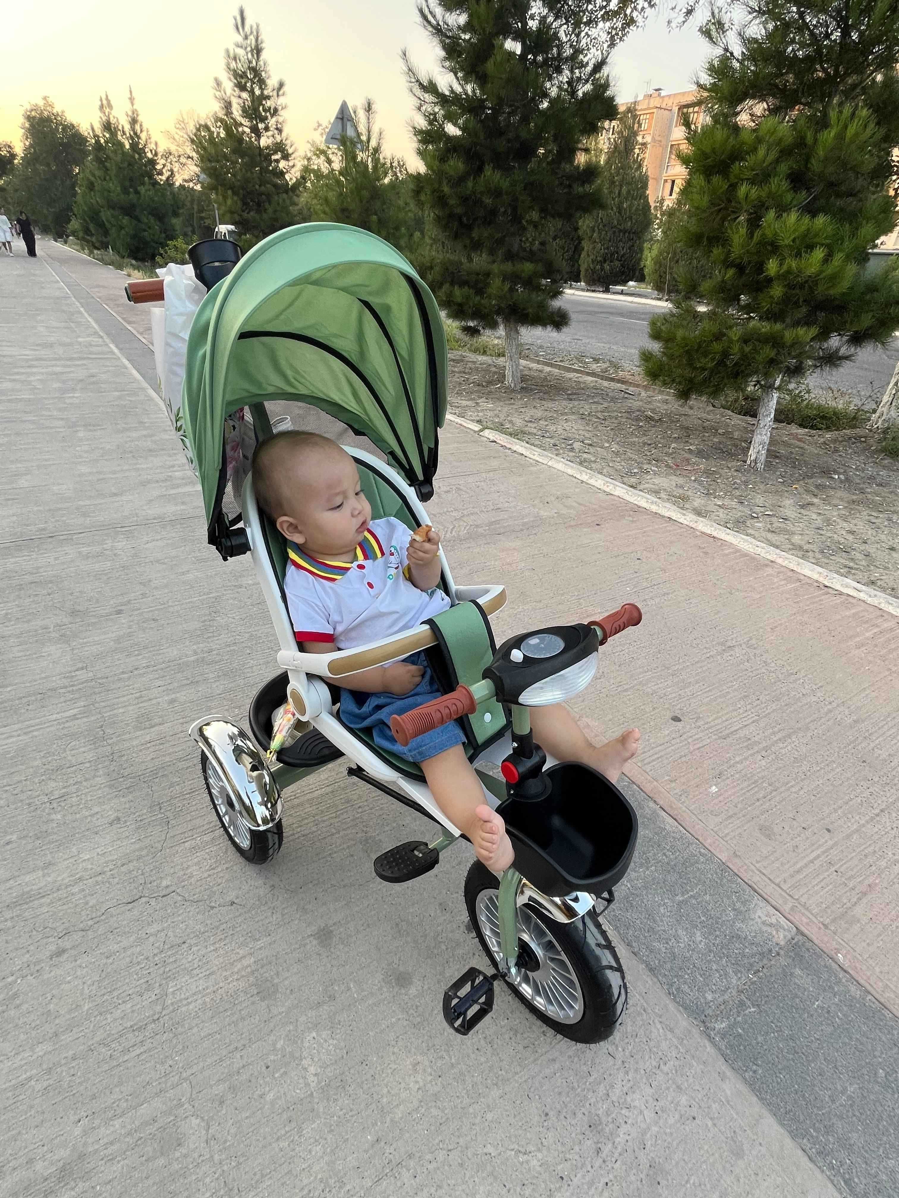 Велоколяска детская, трехколесный велосипед со святящимися фарами