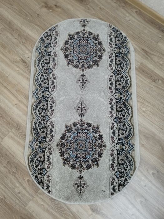 Коврик овальный продам.