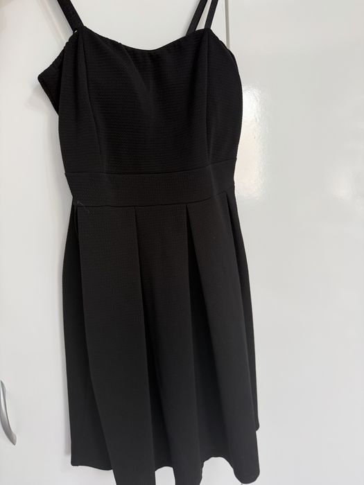 Лятна черна рокля размер С. Новена е въднъж