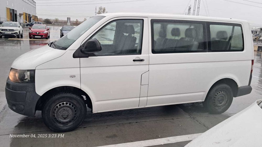 Vand VW T5, 8+1 locuri, 2010