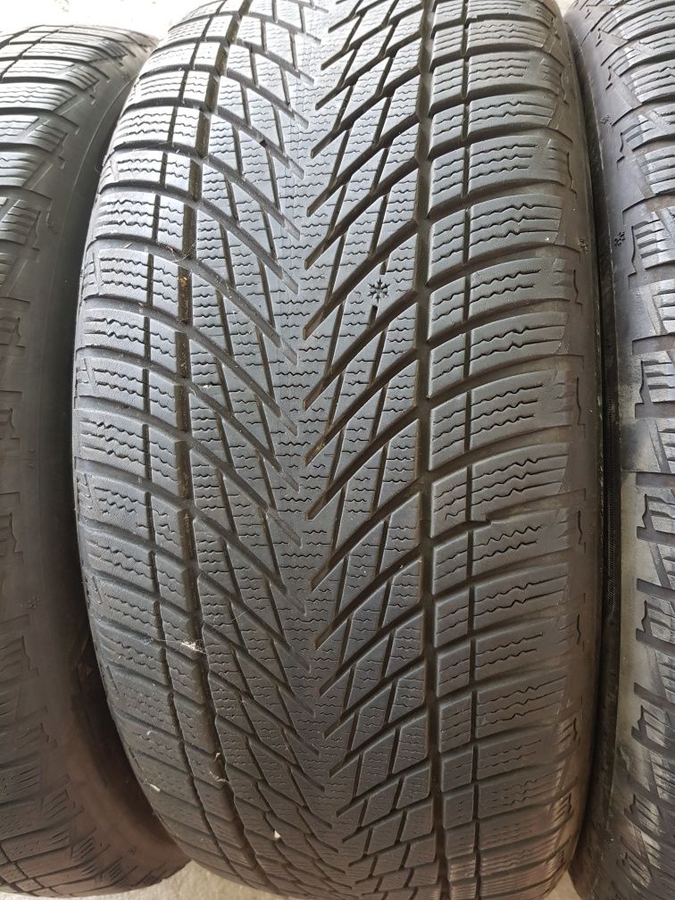245/45/19 Goodyear