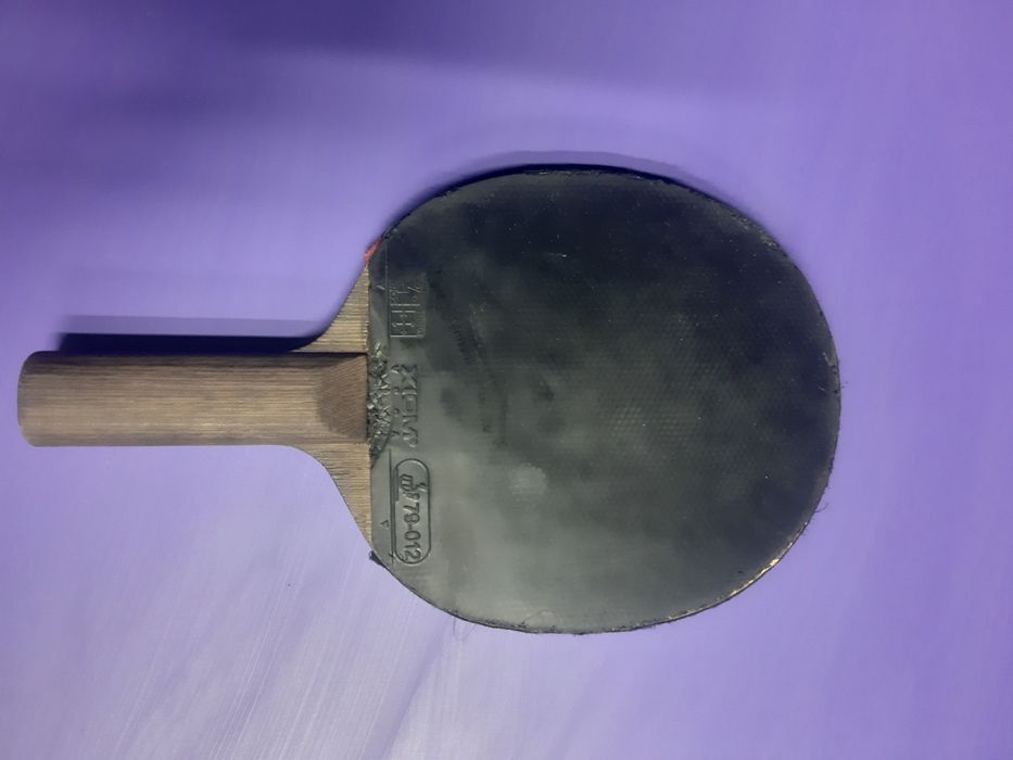 Raketka sotiladi.Stol tennisi uchun original raketka