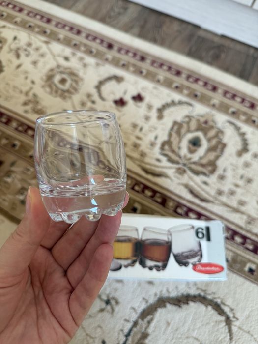 Стеклянные рюмки в наборе