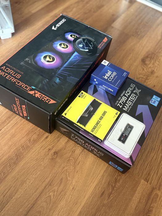 Ентусиастски комплект/ I9 14900KF/Z790/128GB/Водно/4TB SSD