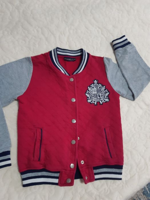 Курточка бомбер для девочки на рост 122-130.