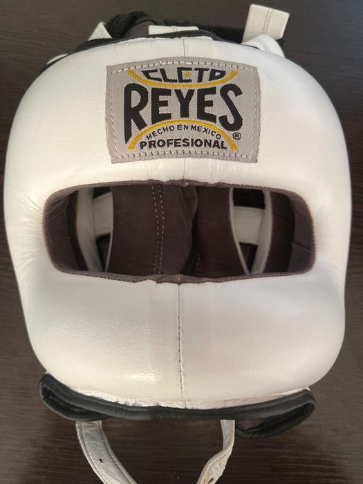 шлем для единоборства