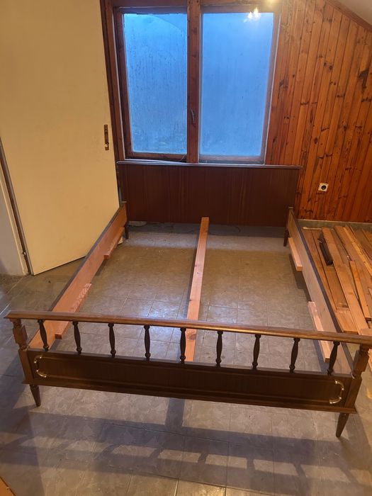 Дървена спалня / легло – като ново, неупотребявано.