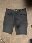Vand pantaloni scurti de blug