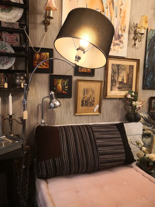 настолни и подови лампи