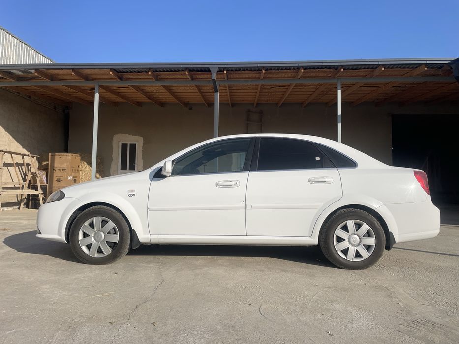 срочно продается машина Gentra 2018