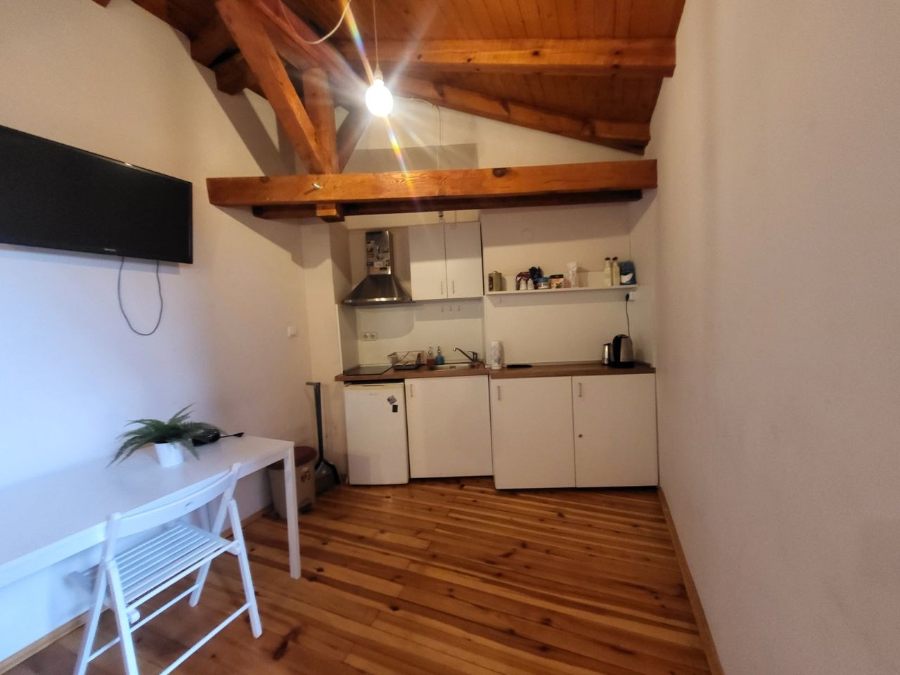 Дава се под наем Едностаен апартамент в София, Център - 28 кв.м за 209.61 € - Снимка #9