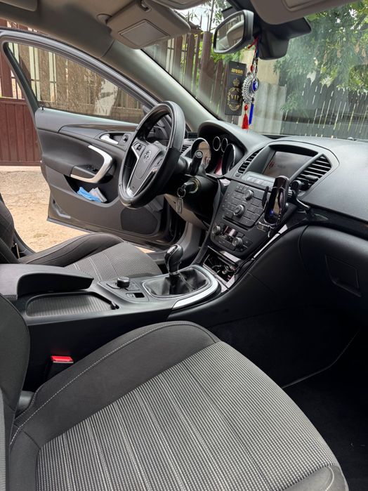 Vind auto Opel Insignia