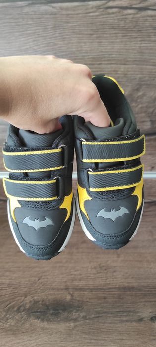 Adidasi Batman noi marimea 28