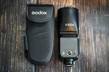 Светкавица Godox V100 за Sony