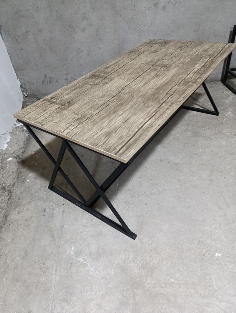 Jurnalniy stolik loft