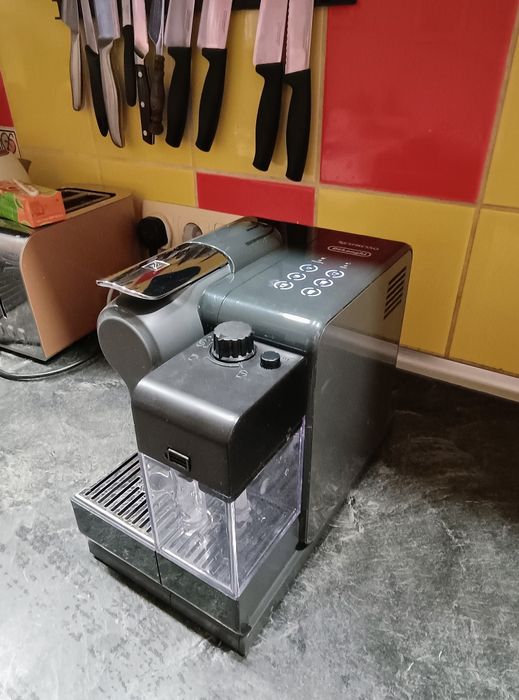 Espressor Delonghi Lattissima touch capsule Nespresso