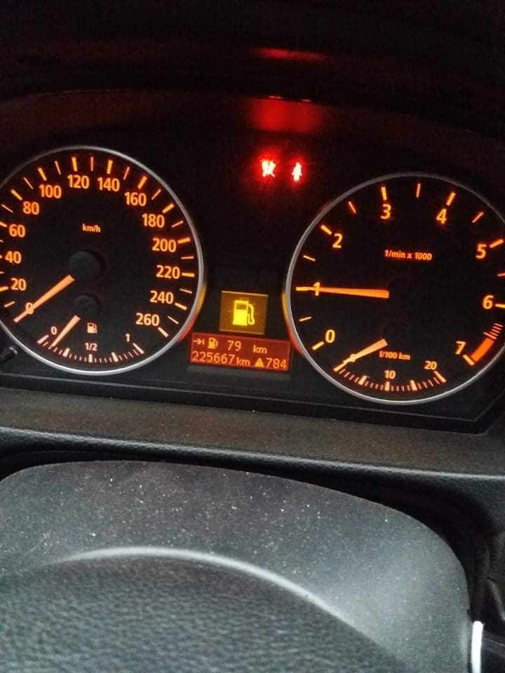 Vând BMW i318 și gaz