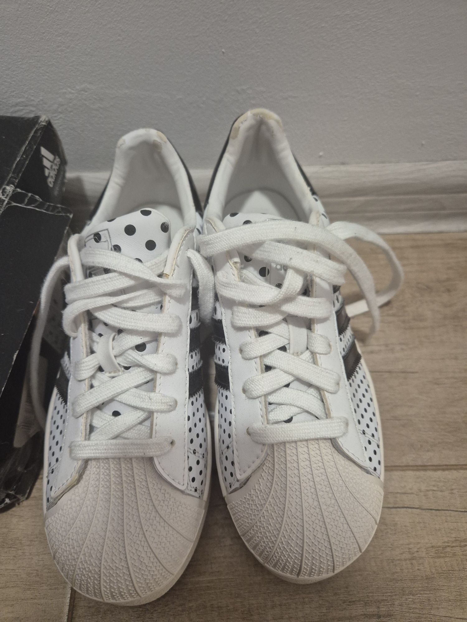 Сникърси, кецове с равна платформа Adidas